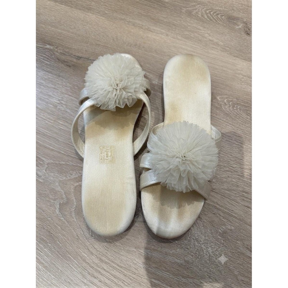 Vintage 1960s Daniel Green Blithe Rosette White Satin Slippers Size 6.5